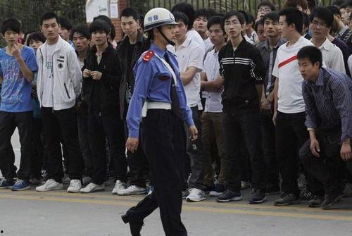 富士康保安爆料视频,揭秘工厂真实生存状态 第3张 富士康保安爆料视频,揭秘工厂真实生存状态 第3张